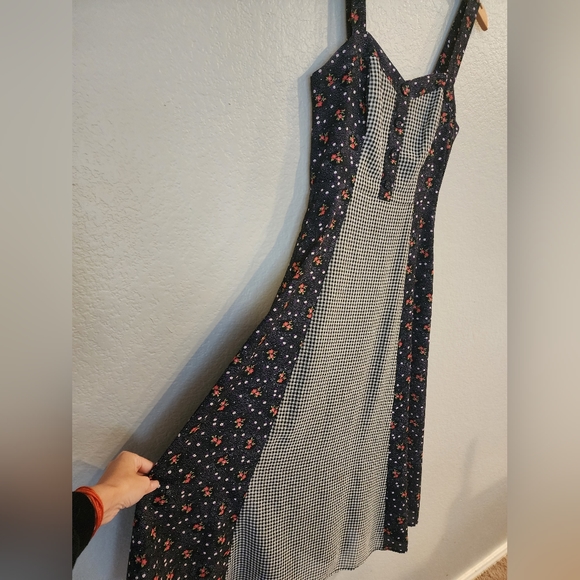 Modcloth Interest Achieved Midi Dress - Picture 3 of 11